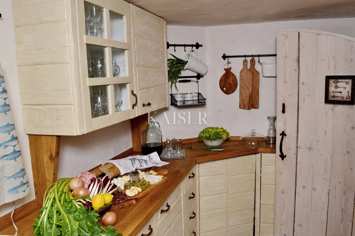 Isola di Krk, Malinska - casa in pietra 120m2 con piscina