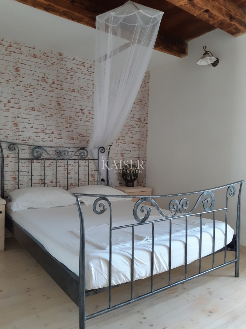 Isola di Krk, Malinska - casa in pietra 120m2 con piscina