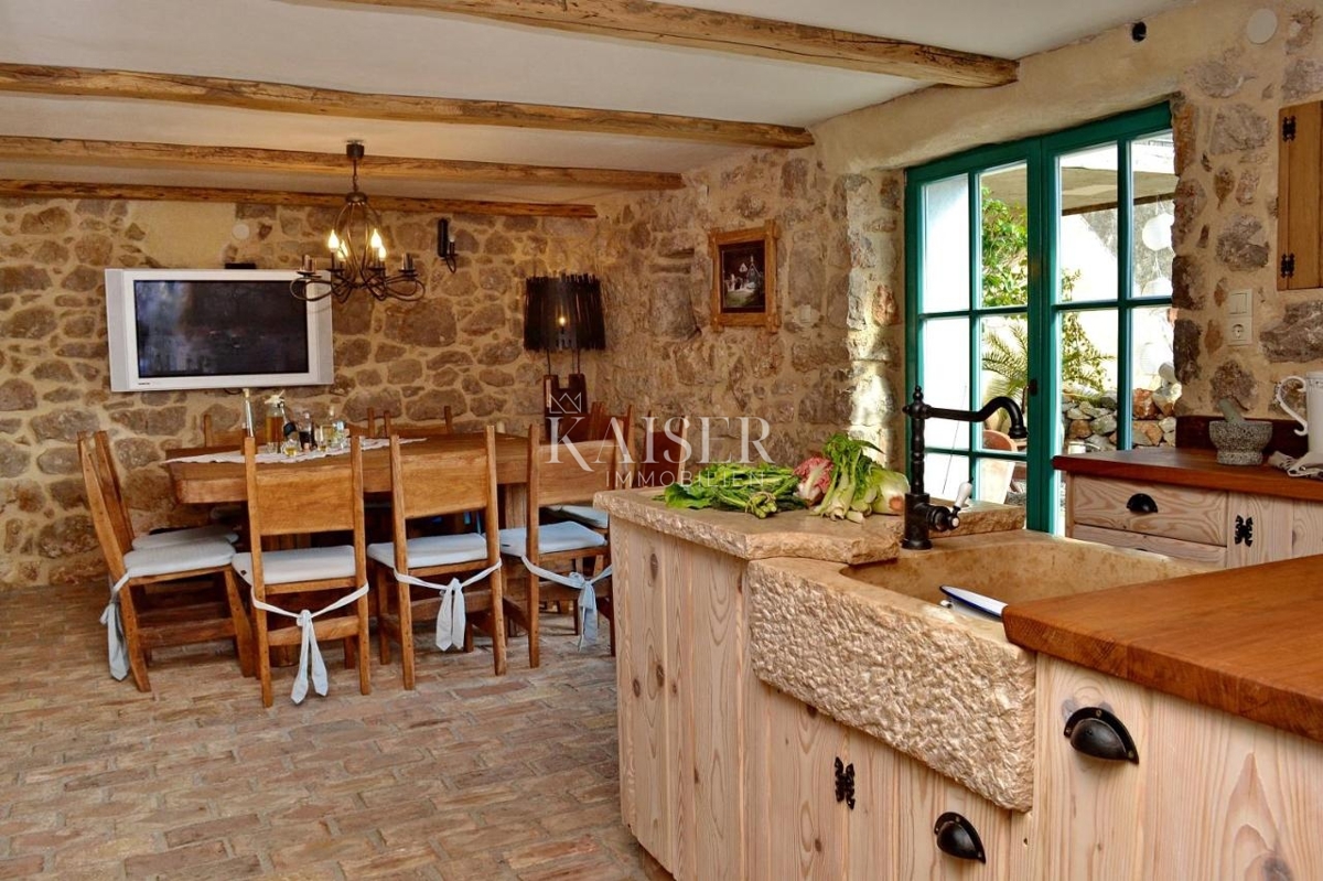 Isola di Krk, Malinska - casa in pietra 120m2 con piscina