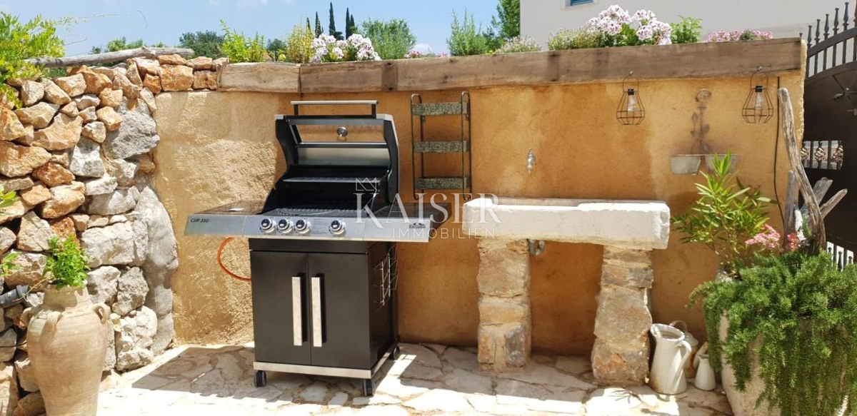 Isola di Krk, Malinska - casa in pietra 120m2 con piscina