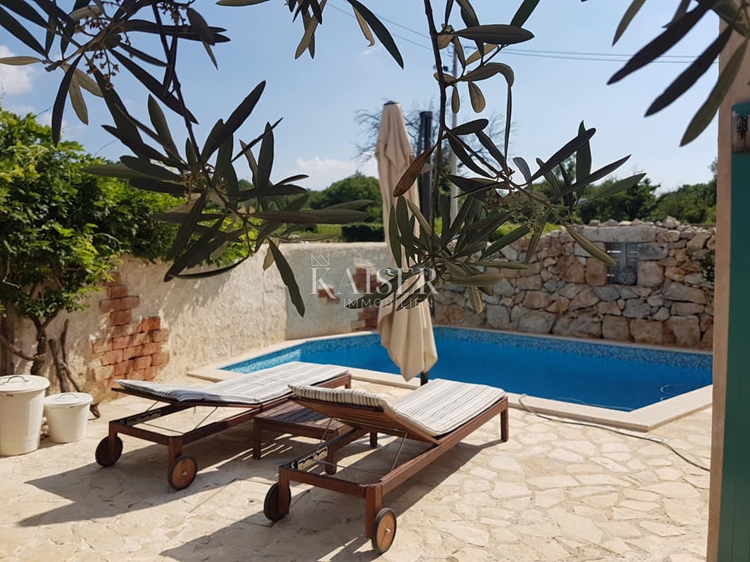Isola di Krk, Malinska - casa in pietra 120m2 con piscina