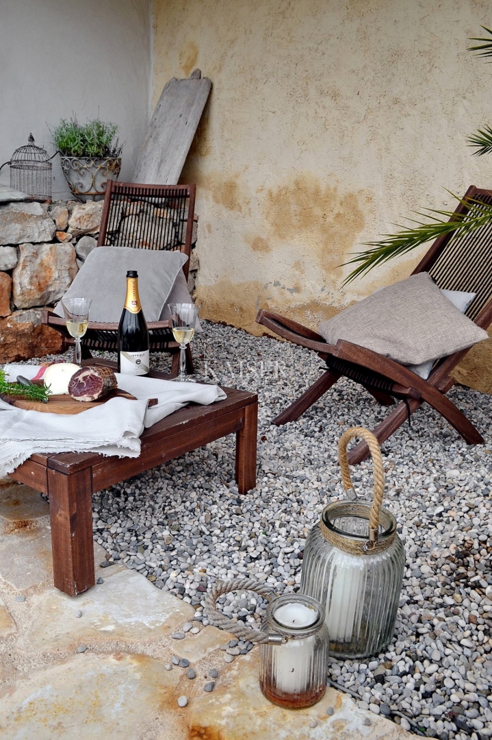 Isola di Krk, Malinska - casa in pietra 120m2 con piscina