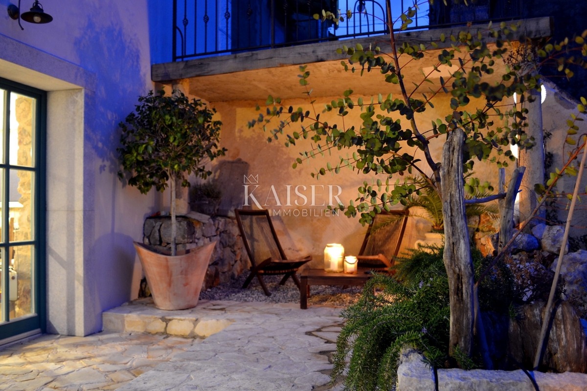 Isola di Krk, Malinska - casa in pietra 120m2 con piscina