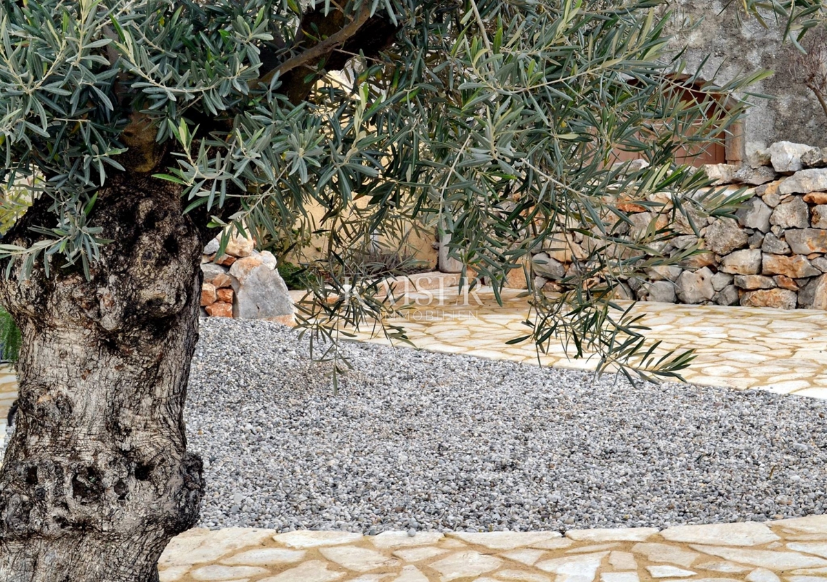 Isola di Krk, Malinska - casa in pietra 120m2 con piscina