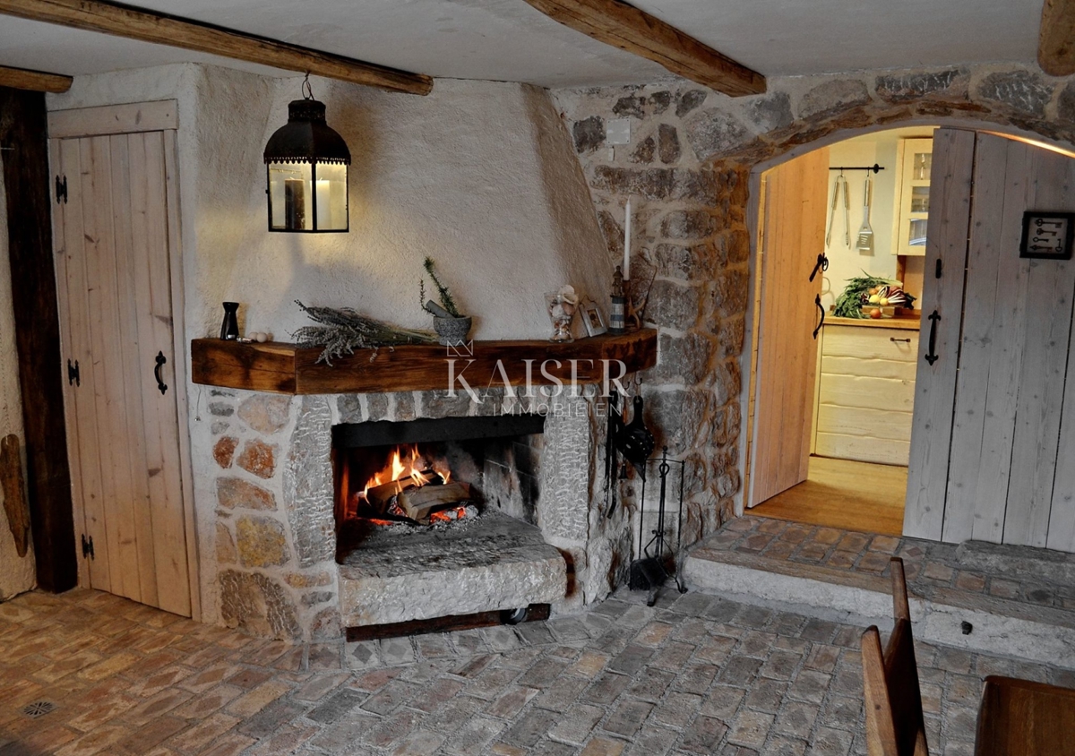 Isola di Krk, Malinska - casa in pietra 120m2 con piscina