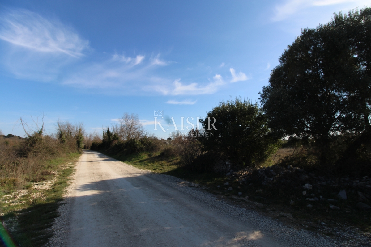 Istria, Medolino - terreno agricolo 618m2 vicino alla zona edificabile