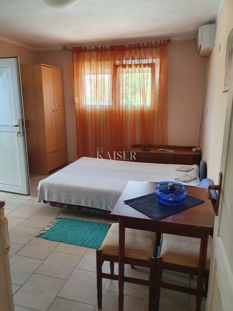 Istria, Premantura - casa con appartamenti 335m2 con vista mare