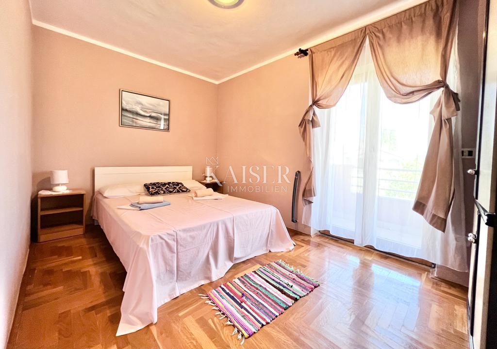 Istria, Premantura - casa con appartamenti 335m2 con vista mare