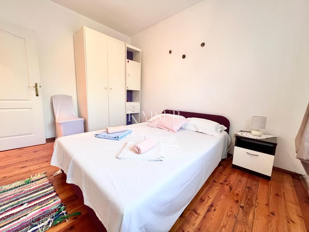 Istria, Premantura - casa con appartamenti 335m2 con vista mare