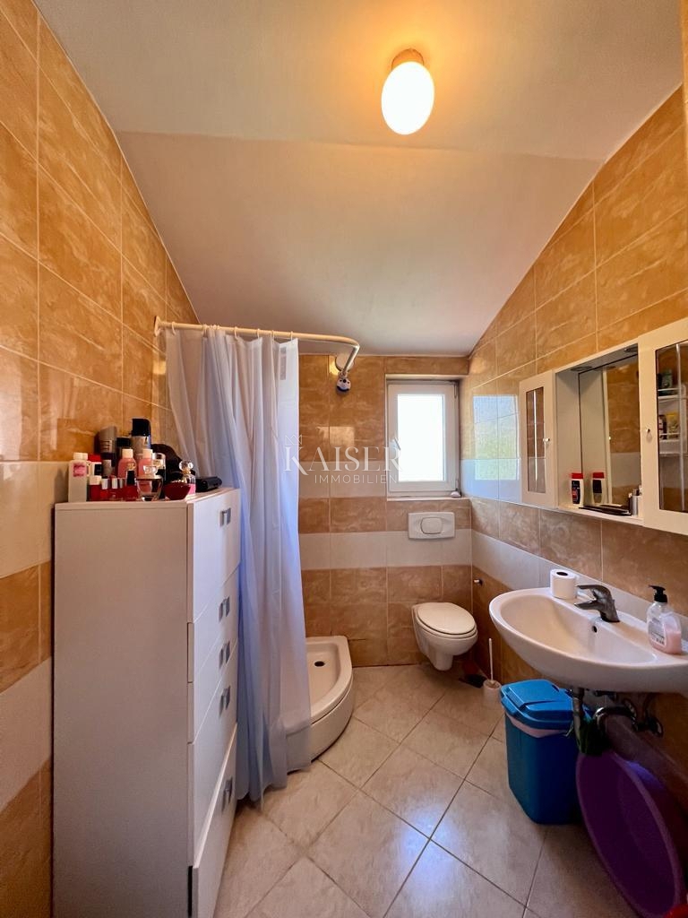 Istria, Premantura - casa con appartamenti 335m2 con vista mare