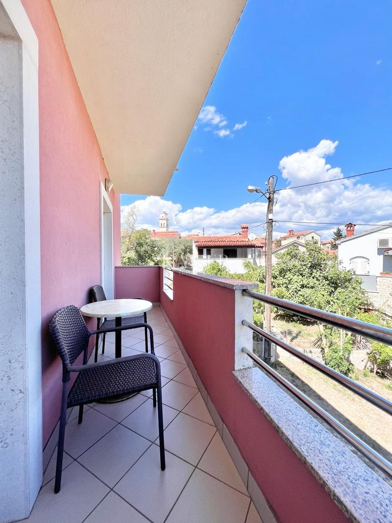 Istria, Premantura - casa con appartamenti 335m2 con vista mare