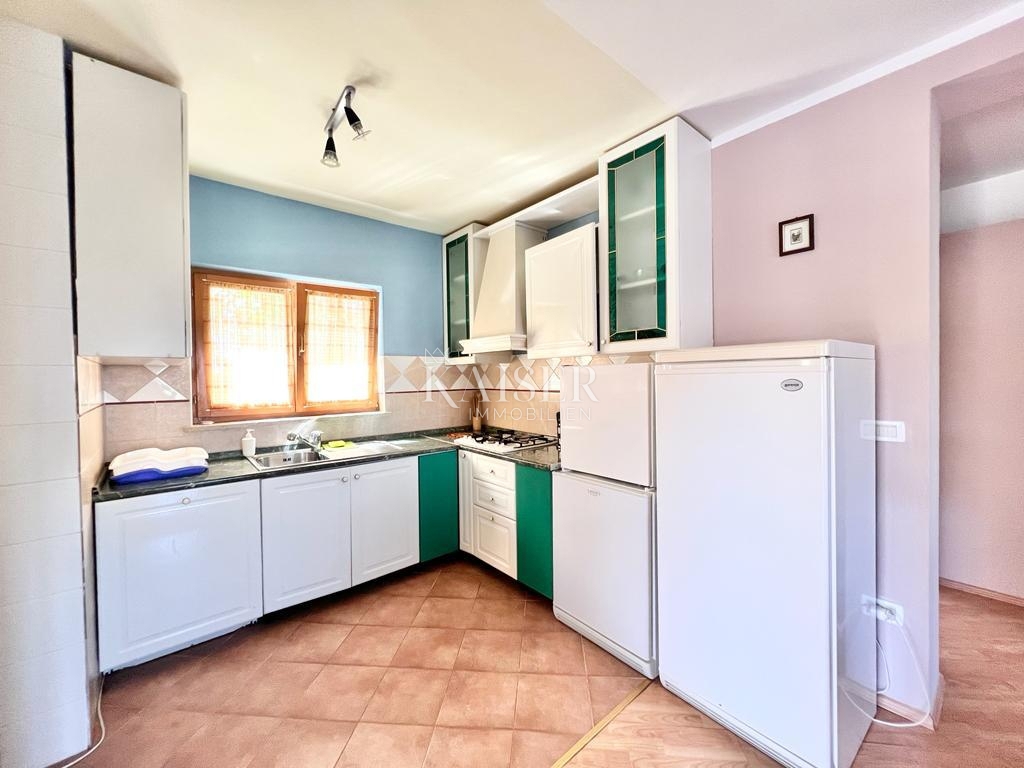 Istria, Premantura - casa con appartamenti 335m2 con vista mare