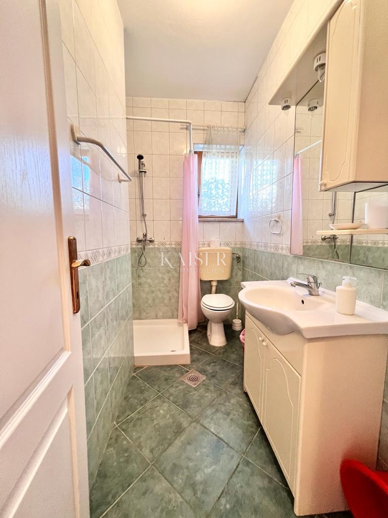 Istria, Premantura - casa con appartamenti 335m2 con vista mare