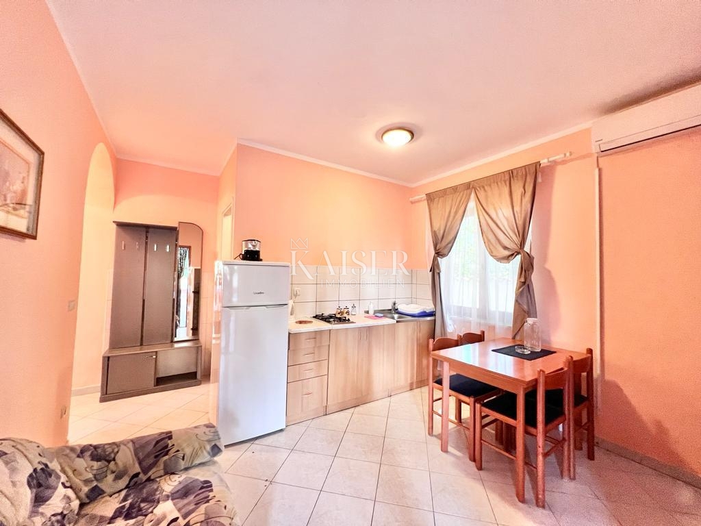 Istria, Premantura - casa con appartamenti 335m2 con vista mare