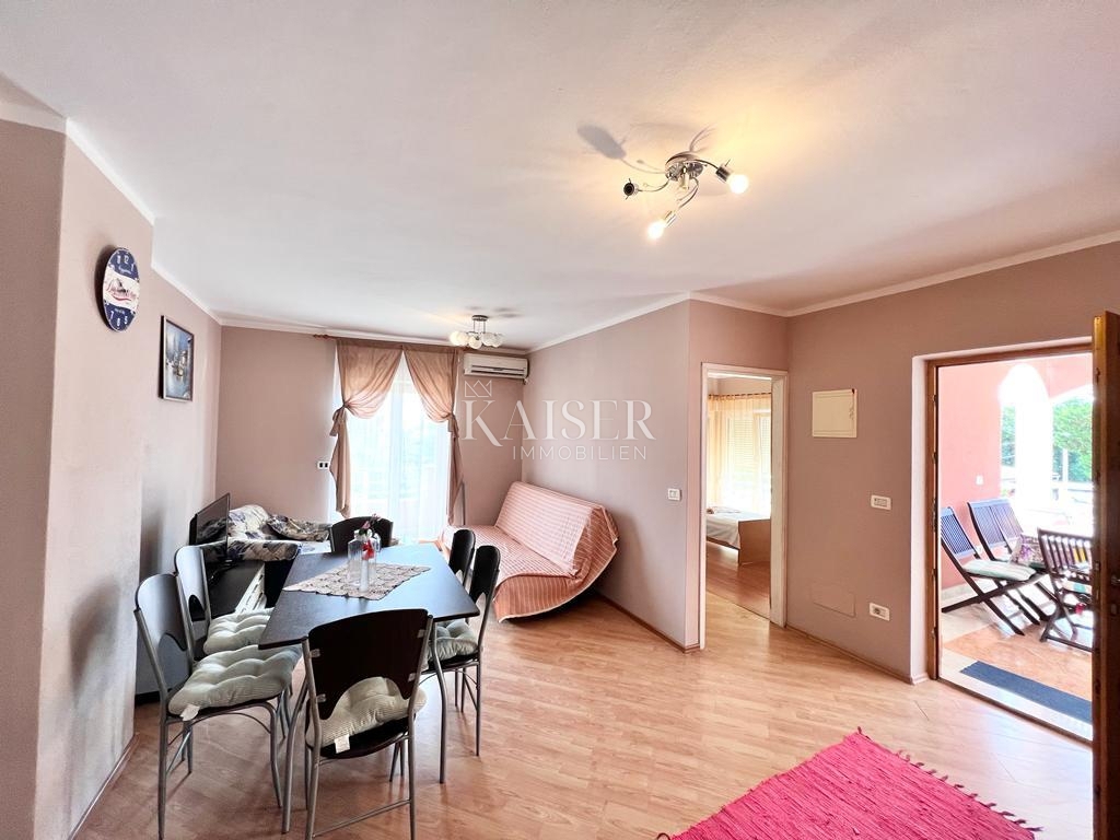 Istria, Premantura - casa con appartamenti 335m2 con vista mare