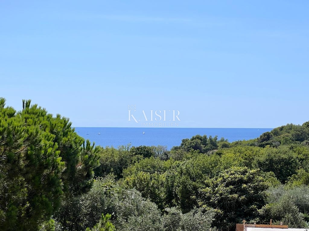 Istria, Premantura - casa con appartamenti 335m2 con vista mare