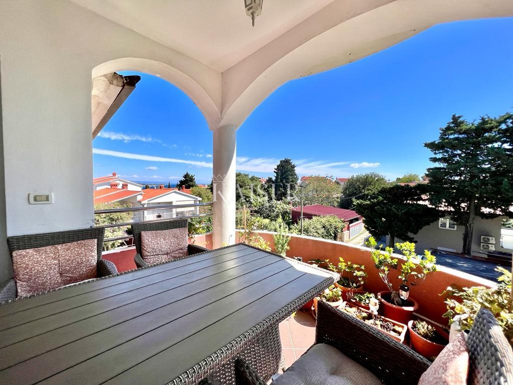 Istria, Premantura - casa con appartamenti 335m2 con vista mare