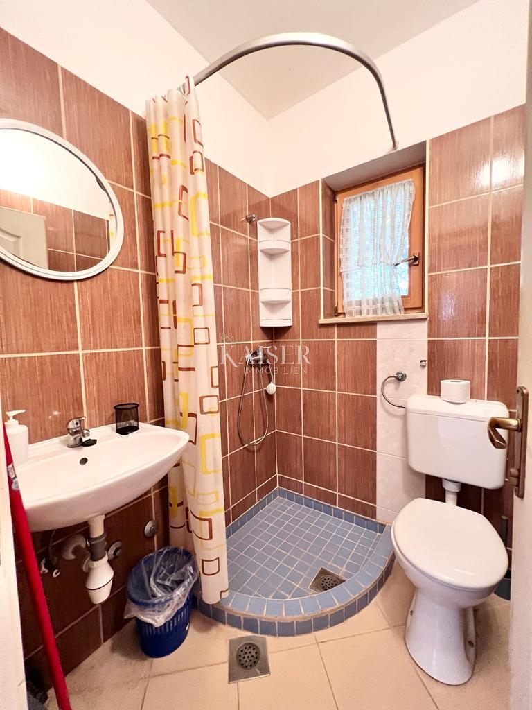 Istria, Premantura - casa con appartamenti 335m2 con vista mare