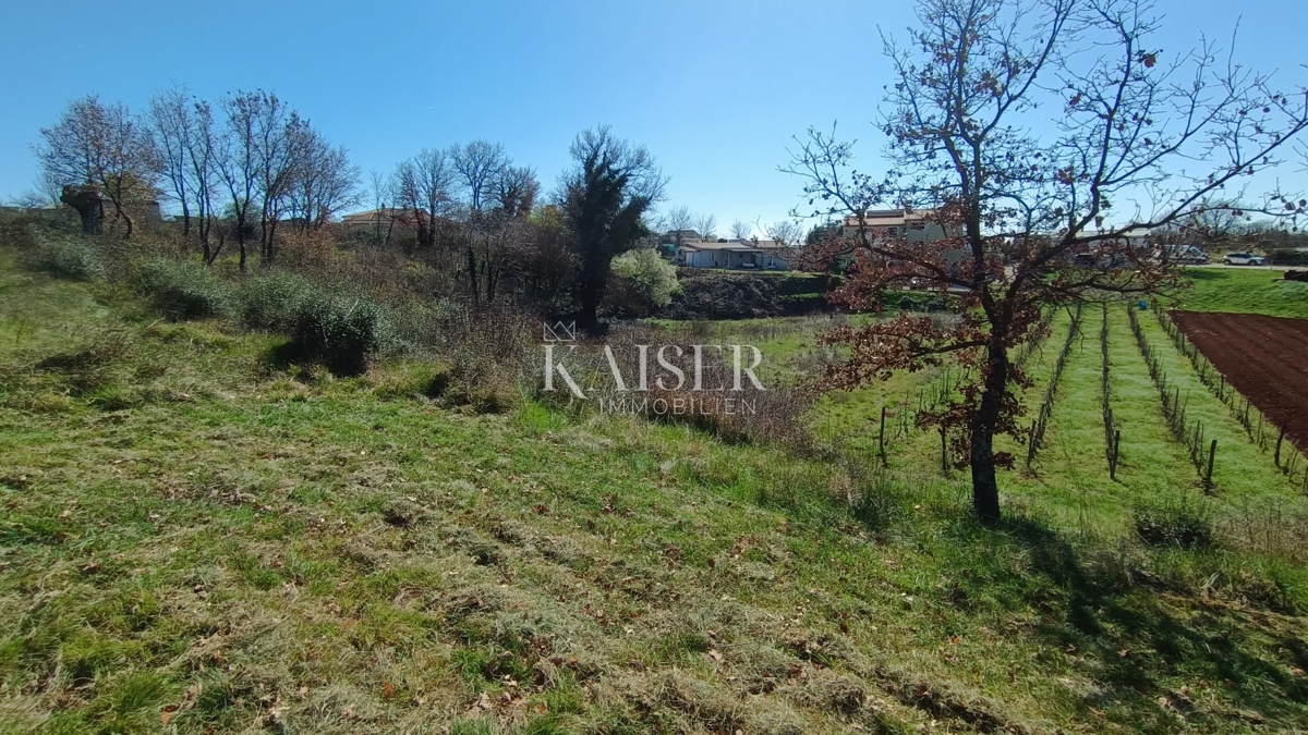Istria, Loborika - terreno edificabile 2700m2 con grande potenziale