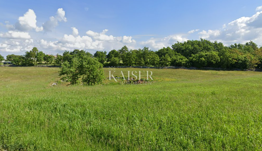 Istria, Sveti Petar u Šumi - terreno agricolo 10.000 m2 vicino alla zona di costruzione