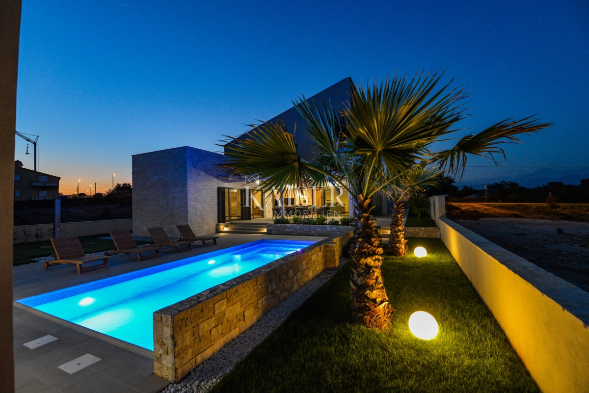 Nin, Poljica Brig - proprietà unica con due case, piscine e un nuovo progetto di villa