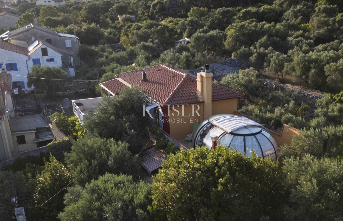 Martinšćica, isola di Cherso, villa mediterranea sulla spiaggia