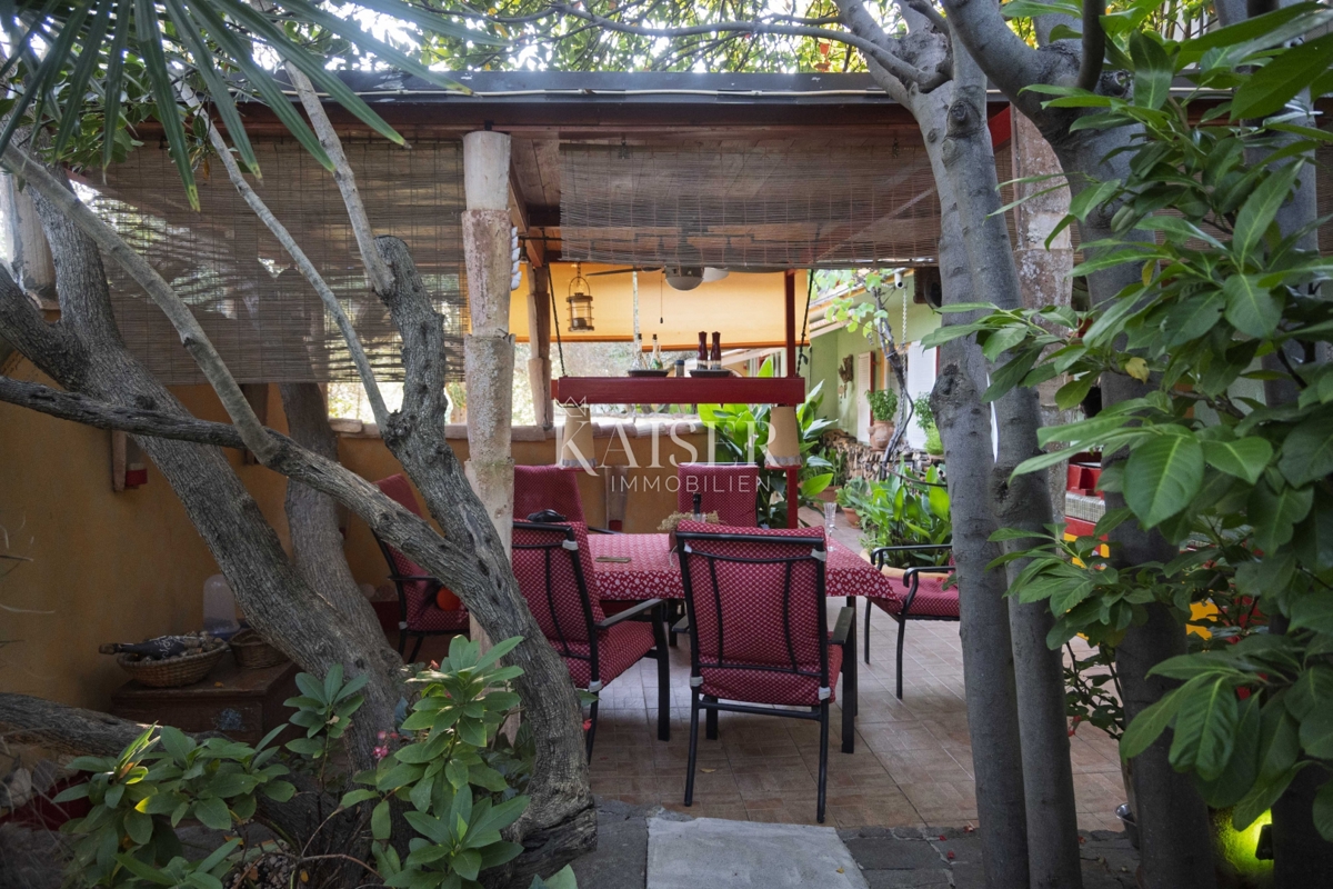 Martinšćica, isola di Cherso, villa mediterranea sulla spiaggia