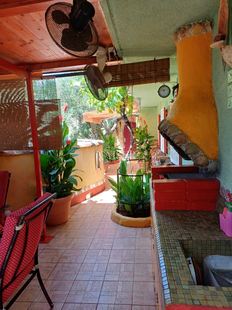 Martinšćica, isola di Cherso, villa mediterranea sulla spiaggia