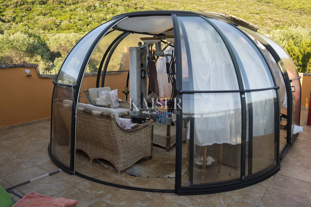 Martinšćica, isola di Cherso, villa mediterranea sulla spiaggia