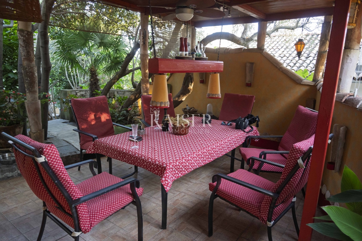 Martinšćica, isola di Cherso, villa mediterranea sulla spiaggia