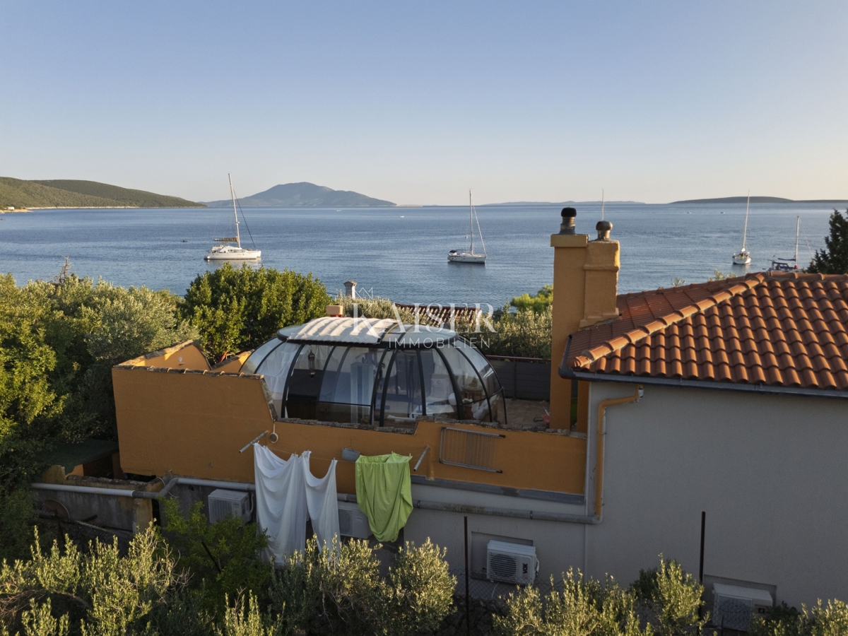 Martinšćica, isola di Cherso, villa mediterranea sulla spiaggia