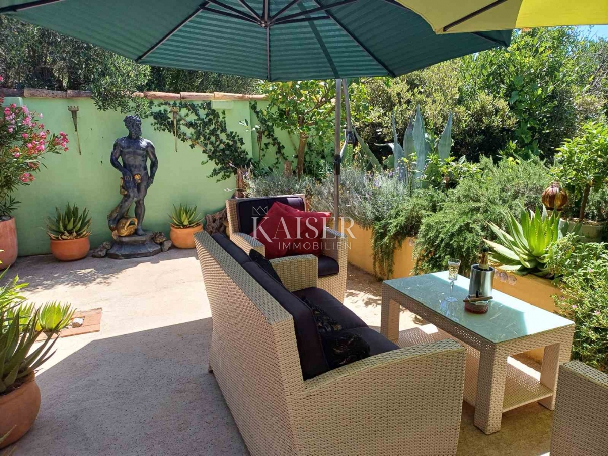 Martinšćica, isola di Cherso, villa mediterranea sulla spiaggia