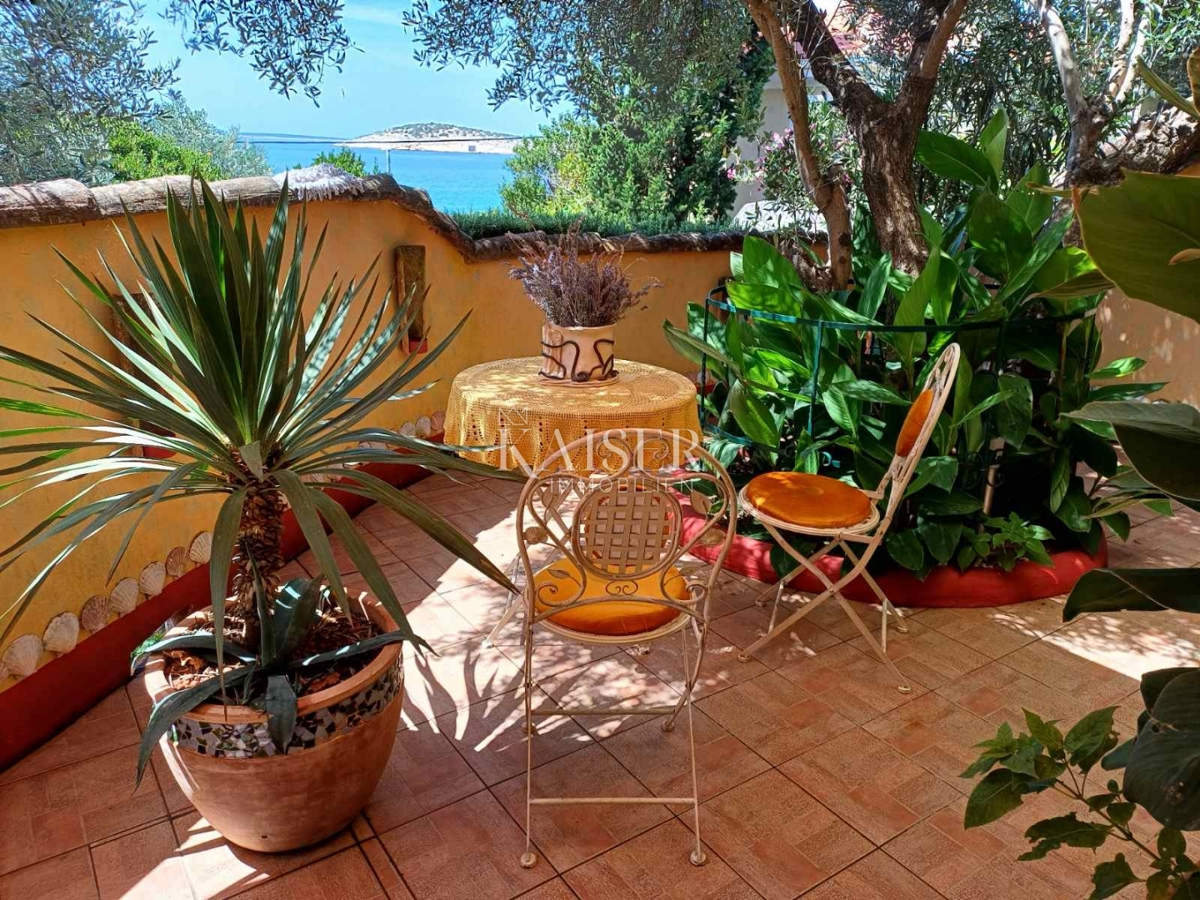 Martinšćica, isola di Cherso, villa mediterranea sulla spiaggia