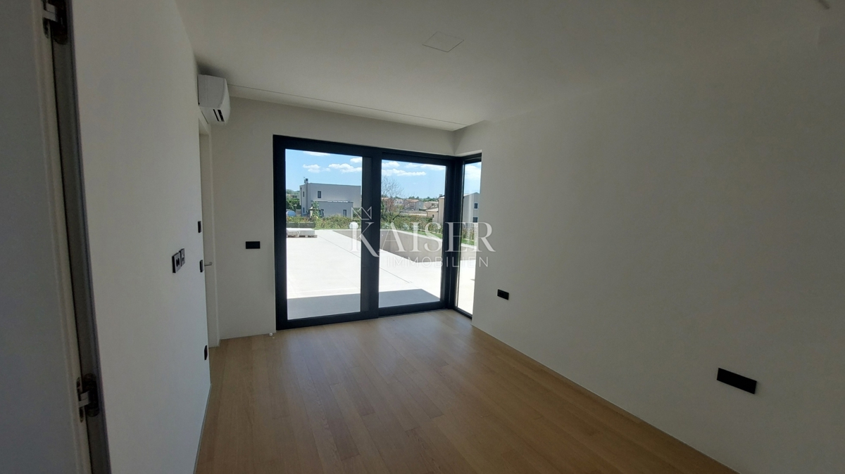 Istria, Parenzo, dintorni - villa moderna con piscina, 330m2