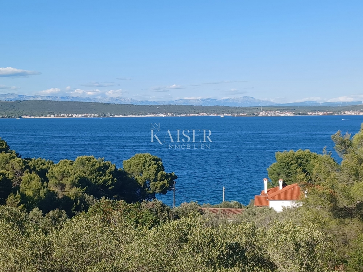 Ugljan, Kukljica, terreno edificabile 843 m2, a 150 m dal mare con vista sul canale di Zara