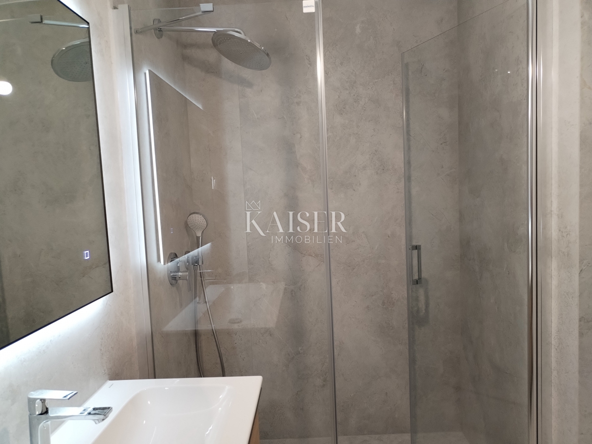 Istria, Umago, appartamento in un nuovo edificio di 80,66 m2 con vista mare