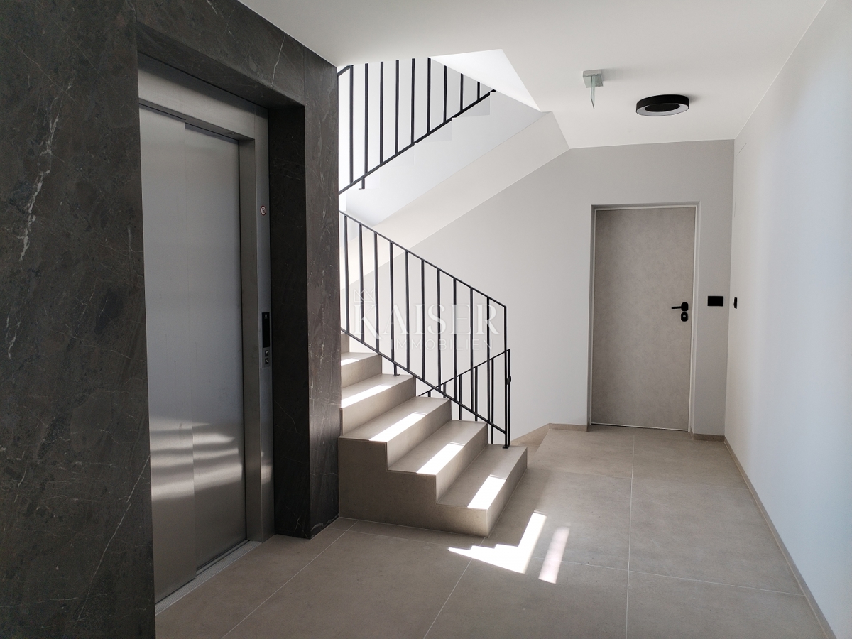 Istria, Umago, appartamento in un nuovo edificio di 80,66 m2 con vista mare