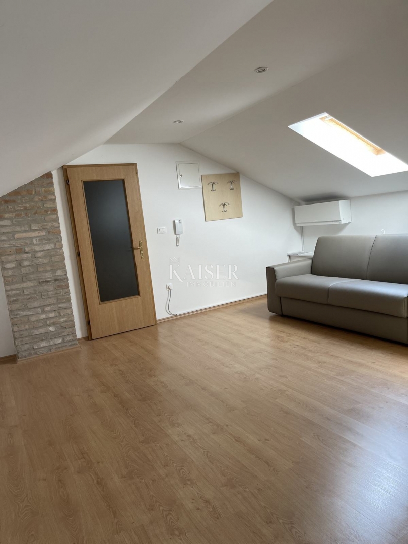 Mali Lošinj, casa storica ristrutturata nel centro, 261 m², 3 piani, giardino