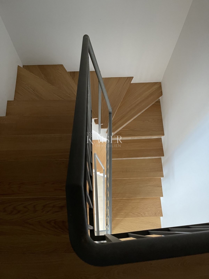 Mali Lošinj, casa storica ristrutturata nel centro, 261 m², 3 piani, giardino