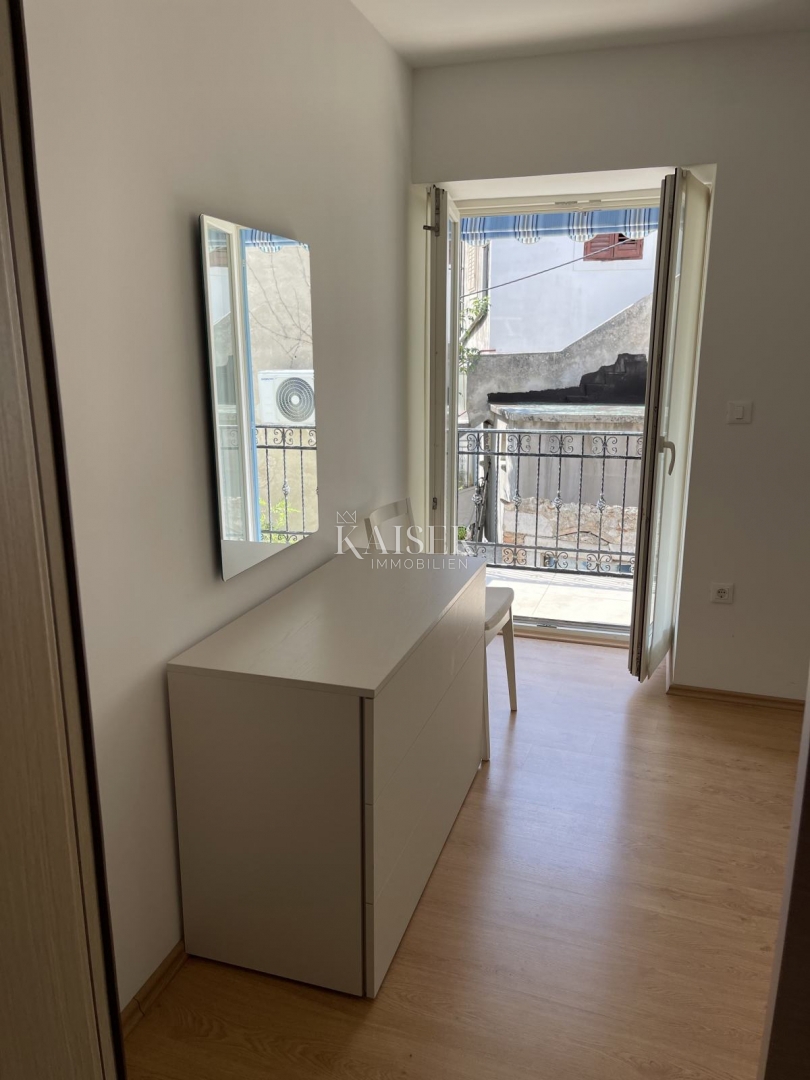 Mali Lošinj, casa storica ristrutturata nel centro, 261 m², 3 piani, giardino