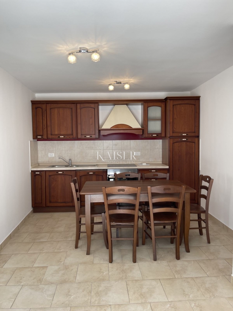 Mali Lošinj, casa storica ristrutturata nel centro, 261 m², 3 piani, giardino