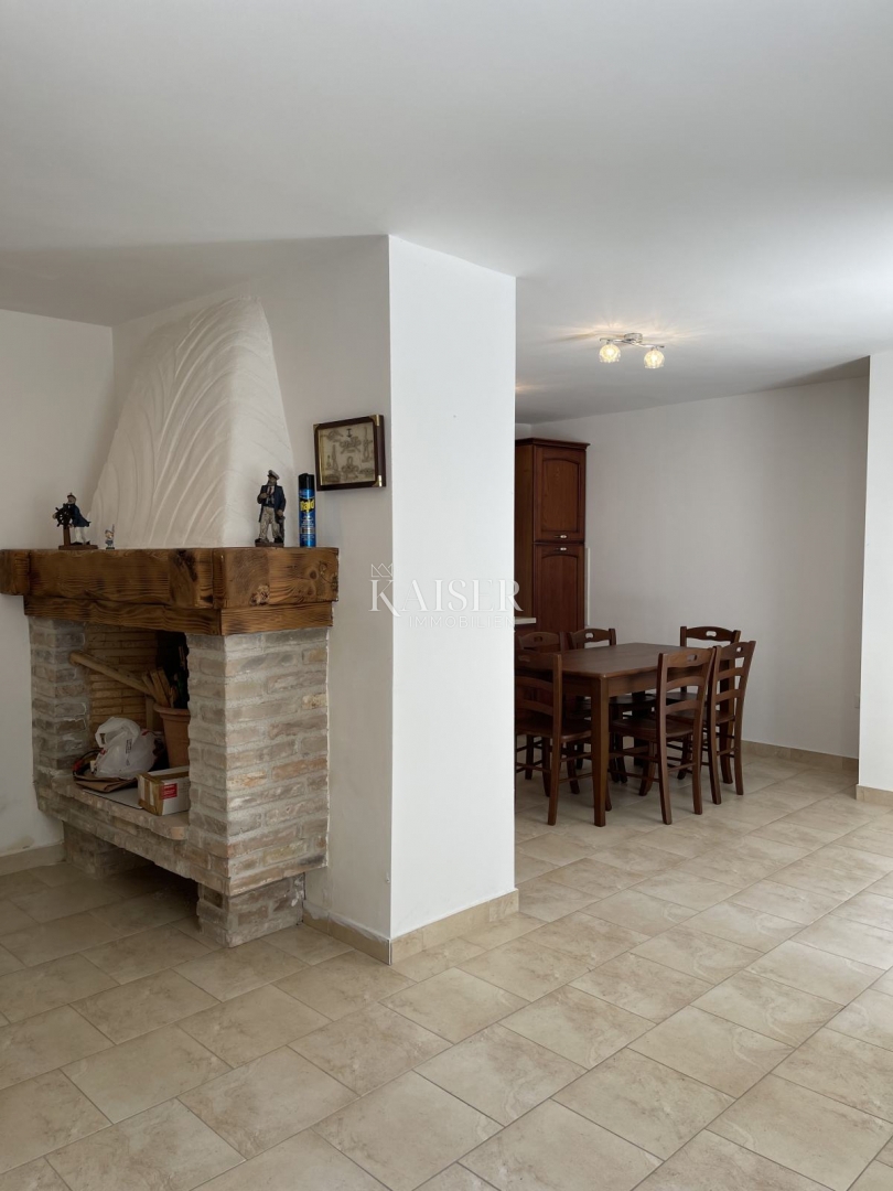 Mali Lošinj, casa storica ristrutturata nel centro, 261 m², 3 piani, giardino