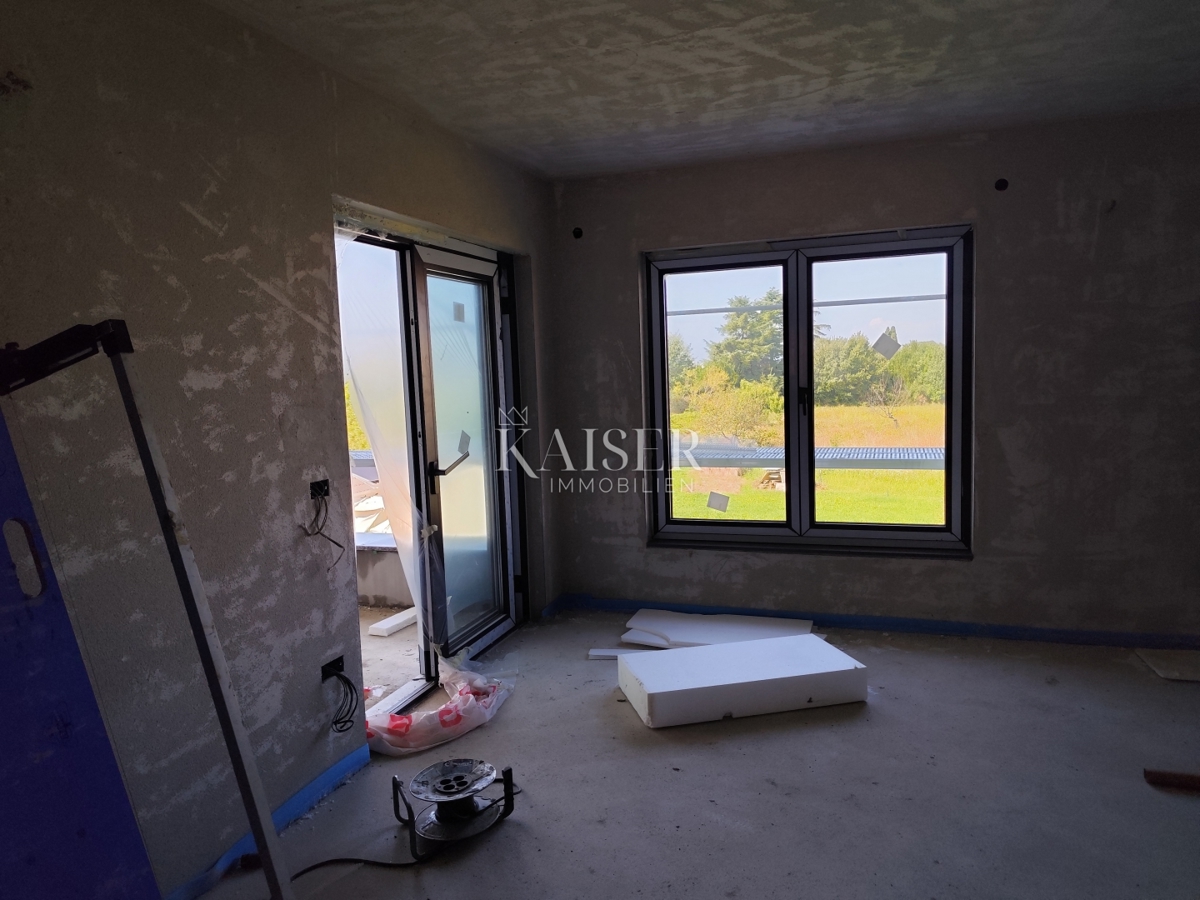 Istria, Parenzo - appartamento al piano terra con tre camere da letto, a 800 m dal mare