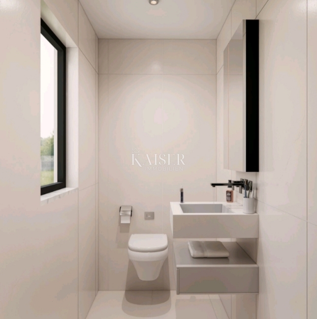 Istria, Parenzo - appartamento al piano terra con tre camere da letto, a 800 m dal mare