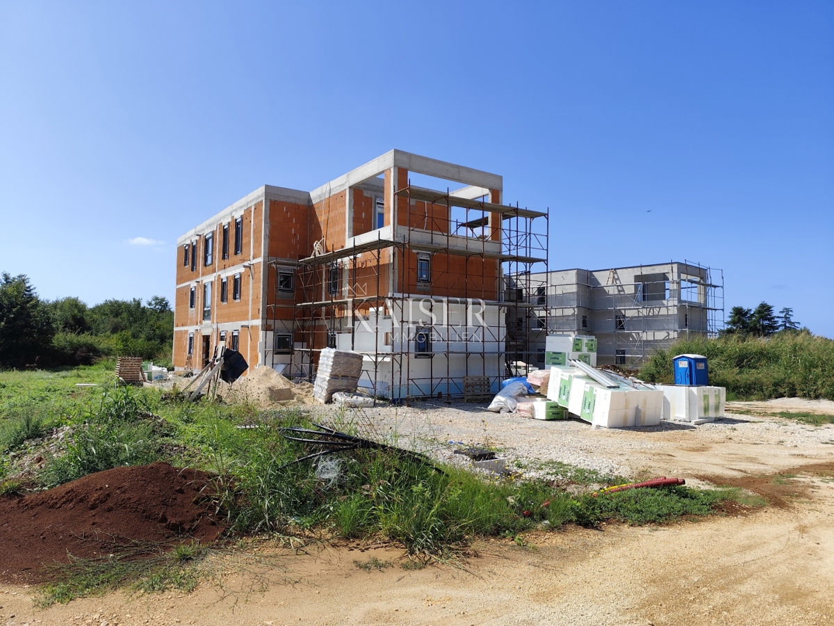 Istria, Parenzo - appartamento al piano terra con tre camere da letto, a 800 m dal mare