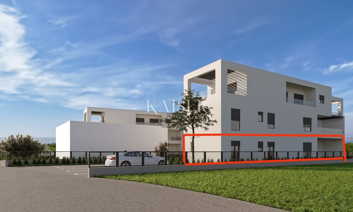 Istria, Parenzo - appartamento al piano terra con tre camere da letto, a 800 m dal mare