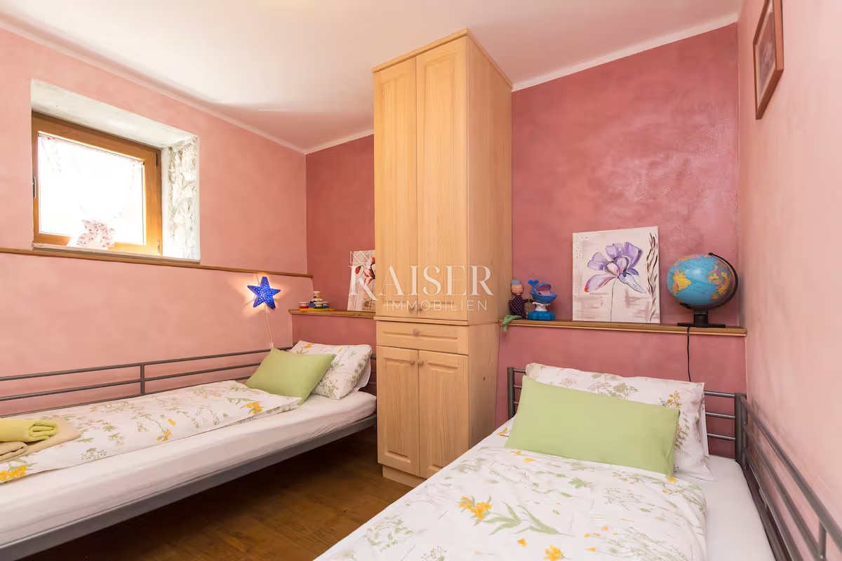 Opatija, Brseč - graziosa casa con splendida vista mare, 120 m2