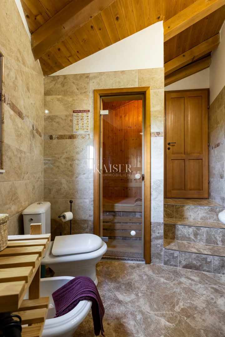 Opatija, Brseč - graziosa casa con splendida vista mare, 120 m2