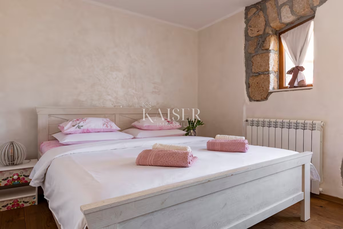 Opatija, Brseč - graziosa casa con splendida vista mare, 120 m2