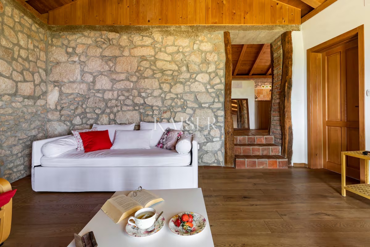 Opatija, Brseč - graziosa casa con splendida vista mare, 120 m2